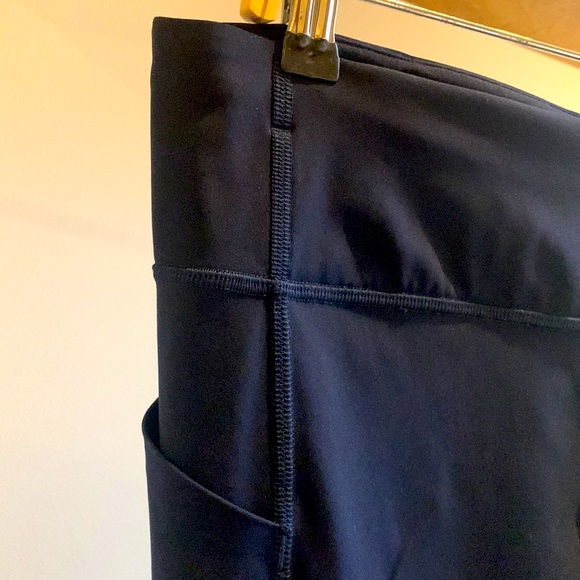 Lululemon nearly new capri leggings navy blue size 8 - Picture 2 of 7